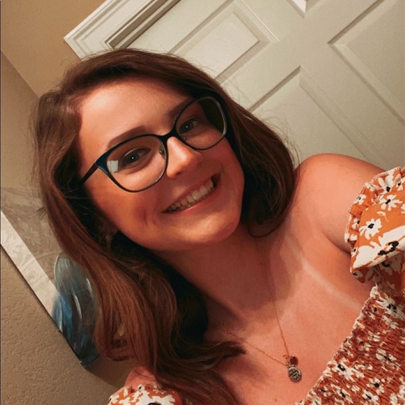 Meet your Posher, Jenna - Picture 3 of 3